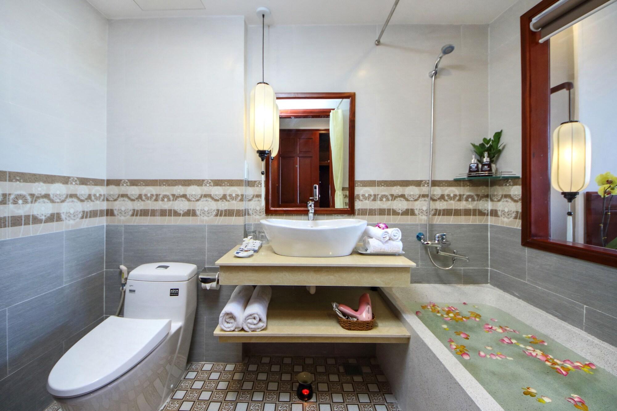 Uptown Hoi An Hotel & Spa Экстерьер фото